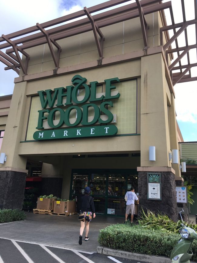 ラニカイビーチに行く前にホールフーズマーケットで冷たい飲み物を買ってビーチへ。