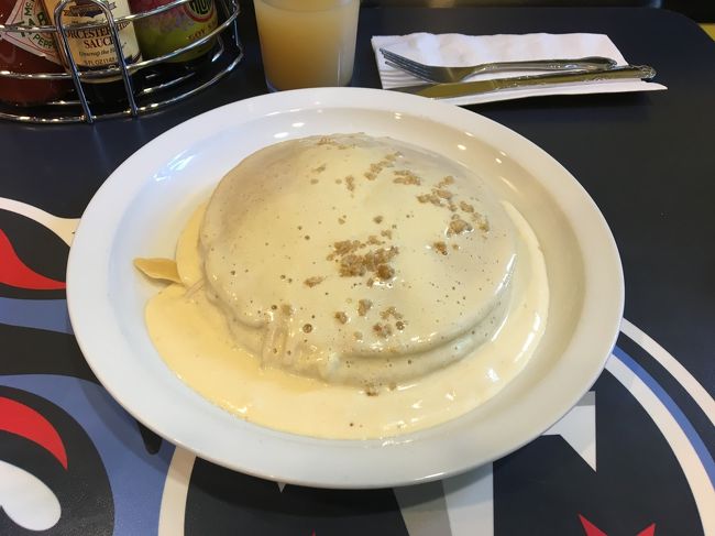 名物のマカデミアナッツ  ソースがたっぷりのパンケーキです、本当に美味しかったです