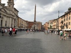 1時間ほど休憩したあとは、ローマを代表する広場の一つナヴォーナ広場にやってきた。

暑いしこのまま夕飯までまったり♪というプランもあったけど、だんだん雲が厚くなってきて、最終日に観光できるか微妙な空模様になってきたので、今日のうちに廻れるところは廻っておこうかと。