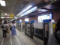 台北駅で乗り継ぎます。
かなり歩きました。
