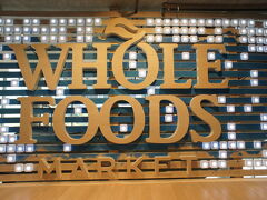 カカアコのWhole Foods Marketへ。