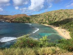 まずはハマウマ湾に。若い頃はシュノーケリングしたっけ。