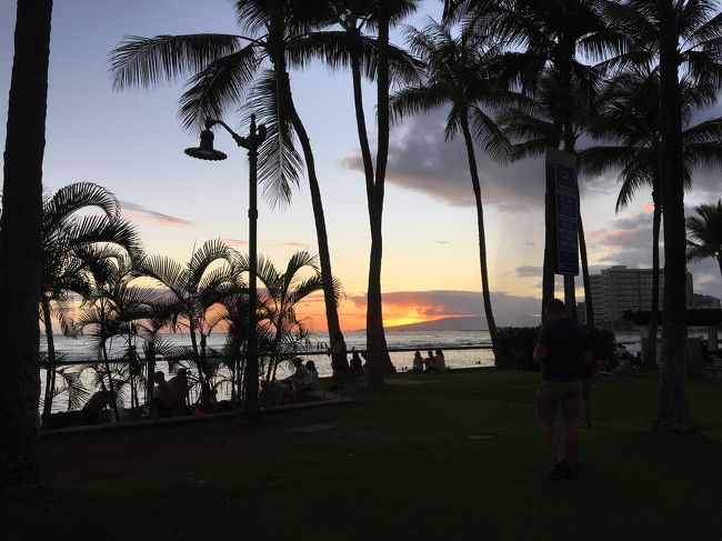 ハワイ最後の夕陽を眺めます、明日は帰国です。