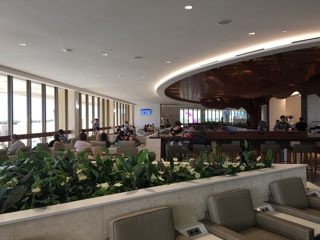 新しくラウンジは広くて快適でした。