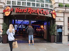色々な国で見かけるハードロックカフェ。ロンドンが発祥地らしいけど、ここなのかな？他にもある？
