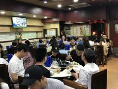 前回に偶然入ってめちゃくちゃ美味しかった坤記?仔小菜を訪問。
香港に来た目的の一つといっても過言ではありません。
かなり混んでいたのですが、何とか入れました。