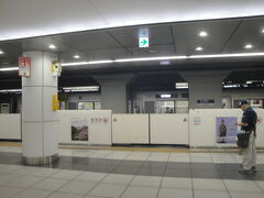 穴守稲荷駅から　京急電鉄で　国際線ターミナルビルへ移動しました。