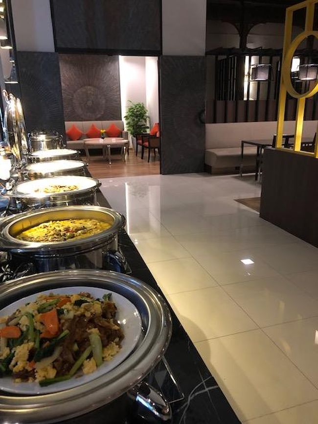 WEBチェックイン終了・預け荷物なし。<br />でまんまセキュリティに楽々。<br /><br />早々に出国。いつものミラクルラウンジへ。<br />なんと私一人でラウンジ独占。<br />こんな時間でもFOOD満タン。<br /><br />快適な時間を過ごせました。<br />以前は喫煙所があったのに・・。<br />ドンムアン空港のみならずタイ全ての空港内が全面禁煙に。<br />やれやれであります。<br /><br />帰国便のXJ602は14番ゲートから定刻通り出発。<br />ドンムアン故、すぐにTAKE　OFF。<br />が何故か6時間40分のフライト時間とのアナウス。<br />そんなにかかる～？？？<br />後で調べても他社便は予定より早い到着の不思議。<br /><br />結果13：10成田到着予定は13：44に到着。<br />これまた前方座席のお陰ですんなり降機・入国・荷物検査。<br />遠いサテライトからでしたが14：07発のアクセス成田に乗車できました。<br /><br />多少のバタバタはありましたが久々のタイ。<br />満足度4.0の旅となりました。<br />