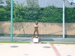 住宅街の中にある比較的小さな公園に翼くんがいました。