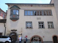 Kirchgasse（キルヒ通り）

キルヒ通りは、ベーレンロッホといわれる地域で、15世紀の出窓や装飾の美しい建物が並んでいます。