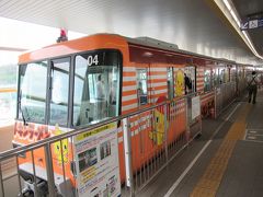 09:24蛍池駅では、チキンラーメン塗装車を発見！