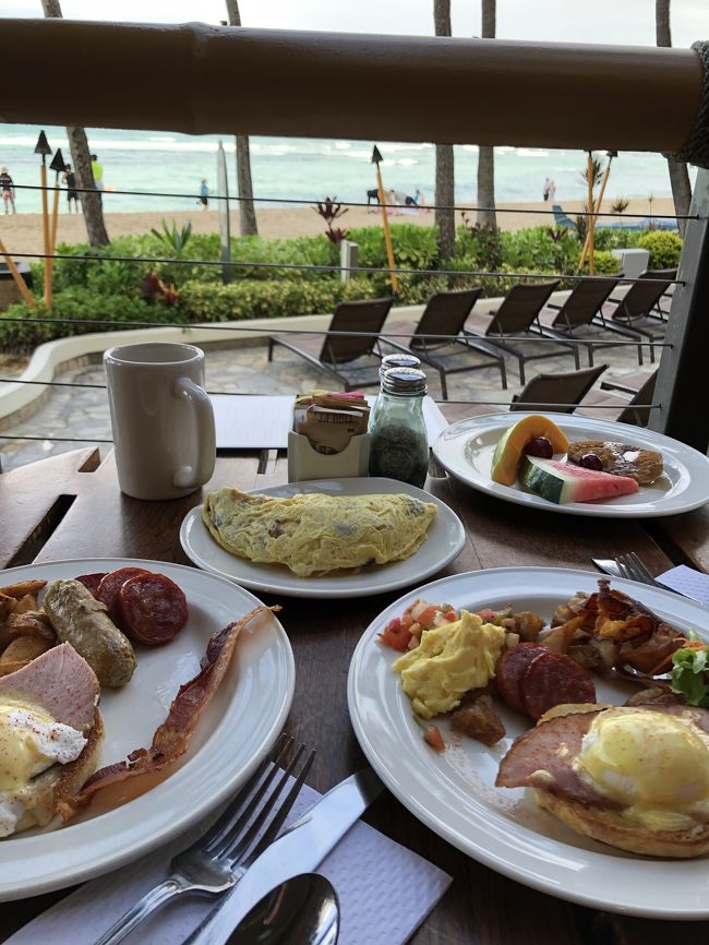 最後なので、ホテルの下のデュークスで朝ごはん。<br />ポテトとカリカリベーコンが美味しすぎる。<br />コーヒー付きのブュッフェで二人分45ドルくらいかな。