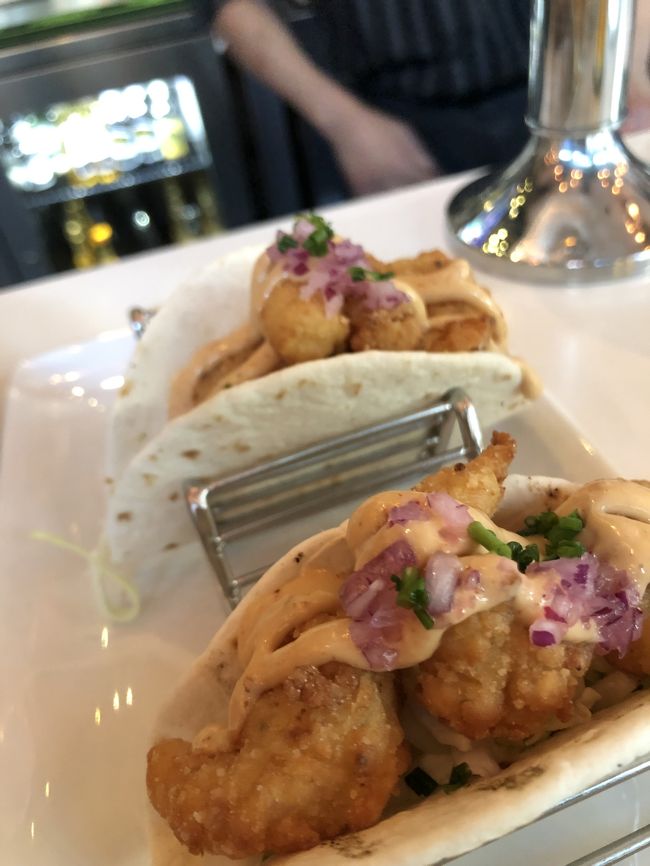 タコス2種類、あとビールそれぞれ3杯ずつ、あともう一皿くらい何か頼んだかも？合計124ドルでした。