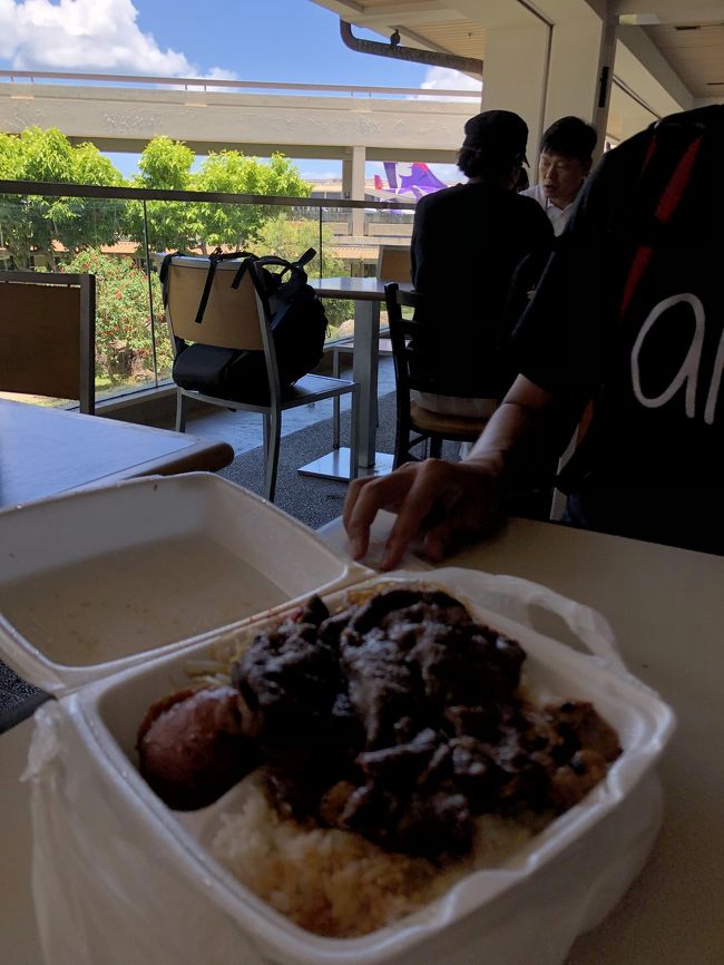 空港でお昼ご飯！<br />ミーバーベキュー初めて食べたけど、すごく美味しかったです！ヤミーより好きかも！