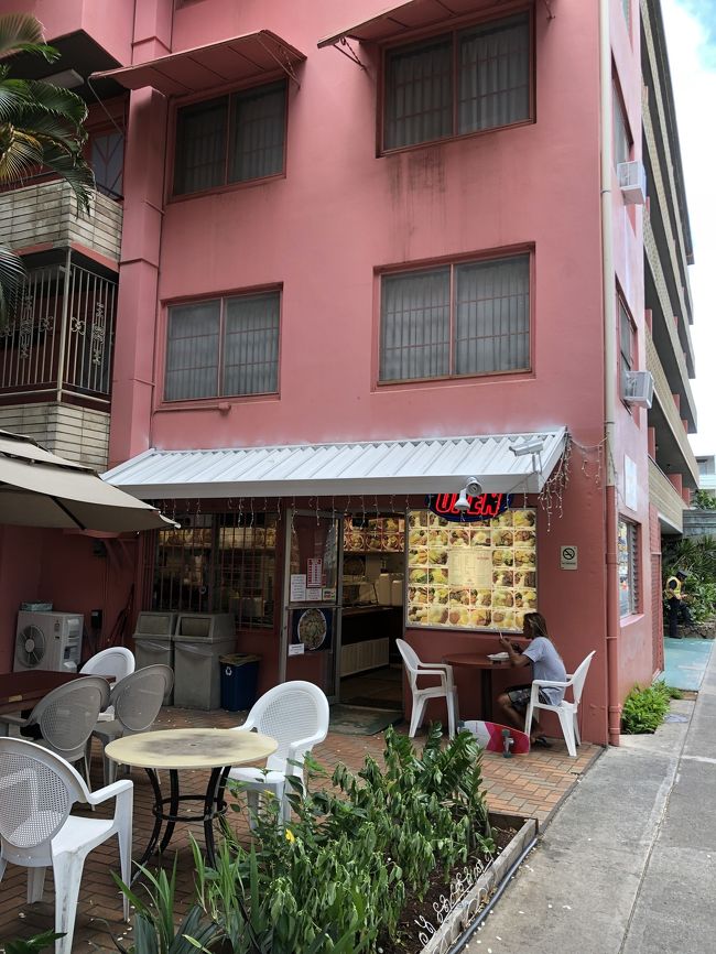 おととい行きそびれたミーバーベキューのプレートランチを空港で食べるお昼ご飯にすることに。<br />副菜にキムチ選んだら匂いが凄いことになっちゃったので袋二重にしてったけど、多分空港で周りの人は臭かったはず。すみません…！