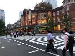東京駅丸の内側のれんが造りはきれいですね。