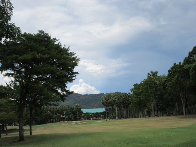 ◆Rayong Green Valley Country Club...3回目<br />最終No.18Par4:362Y<br />3オン、2パット....ボギー<br />本日全体、パターが入らなかった。<br />グリーンの強弱の読みが有って無かった。残念。<br />温度３２℃、微風有り....暑さは余り感じなかった。<br />カンカン照りで無く、プレーーできたのは良かった。<br /><br />