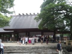 まずは本宮を参拝。