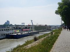 ●ドナウ川＠Eurovea界隈

オソブニー桟橋です。
ウィーンからクルーズが出ているそうです。