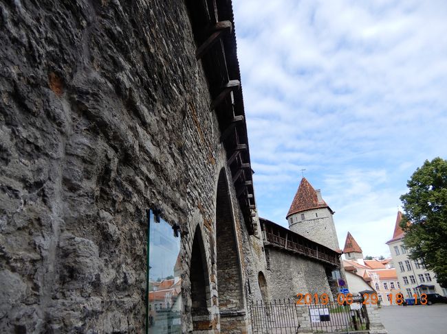 此処はどこにでも湧き出してくる、某近隣諸国民がいなくて良かった。<br /><br />此の防壁は外からは頑丈だが、内部通路は狭く大量の某近隣諸国民を引き連れては来れないという事だろう。