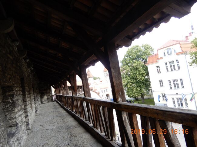 旧市街側なので開けている。