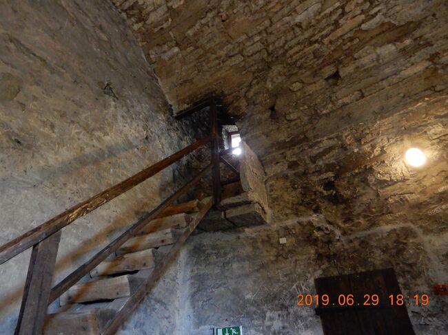 上ってゆけます。