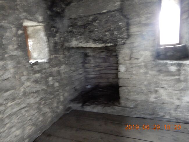 連日の一万歩以上の歩行で疲れています。(;^_^A<br /><br />現代に成って、一日一万歩は健康の為には必要ないって事です。　６千歩が良いらしい。　人に依るのだろうが、確かに歩き始めて五分とか十分で脈拍が落ち着いてきて、血行が良くなる。<br />筋肉の強化は歩くのではなく、筋トレで行う。<br />ストレッチも重要だ。<br />股関節周辺の骨格筋と、特に深部筋は、　　と共に重要だ。