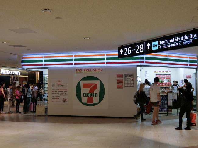 KALラウンジの向かい側にセブンイレブンが出来てました!<br />普通のセブンイレブン価格だから飲み物買ったりするには便利だね。