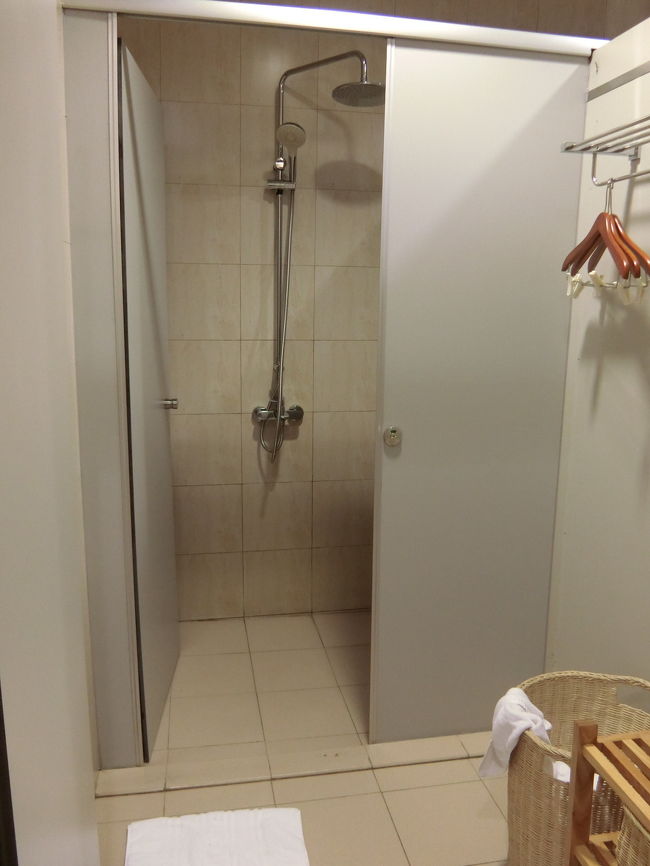 シャワールームも。<br />今日はバンコクでゲストハウスに泊まるのでシャワーしなくても大丈夫。