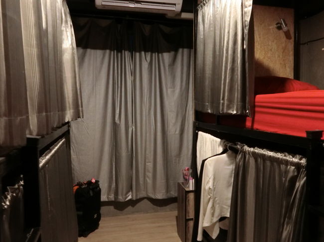 女性用ドミ。<br />長期滞在してそうなタイ人の女の子(ここから会社に通ってそうな)と私だけでした。<br />ミックスドミにも人がいる気配ありませんでした。<br />リネンも毎回取り替えてるのか分からない感じだったので、自分のトラベルシーツ敷いて寝ました。