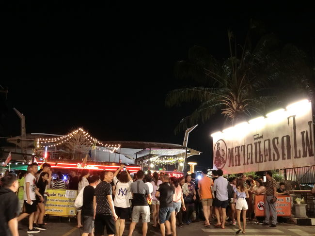 時間があったのでトレインマーケット覗きに来たけど、あまりの人混みで窒息しそうだったので退散。駐車場からの景色も去年撮ったのでもういいや。