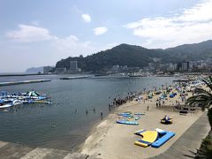 ビーチへ。とても暑い。
ナメてて徒歩で行きましたが、１０分くらいとはいえ３歳児連れはキツい。バスがいっぱい出てるのでバスに乗るべき。