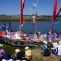 ホーランエンヤ 中日祭～櫂伝馬船は、出雲郷橋付近を周遊。その後は、参道に上がって阿太加夜神社へ向かう陸船に。眼前の櫂伝馬踊りがまた圧巻です～