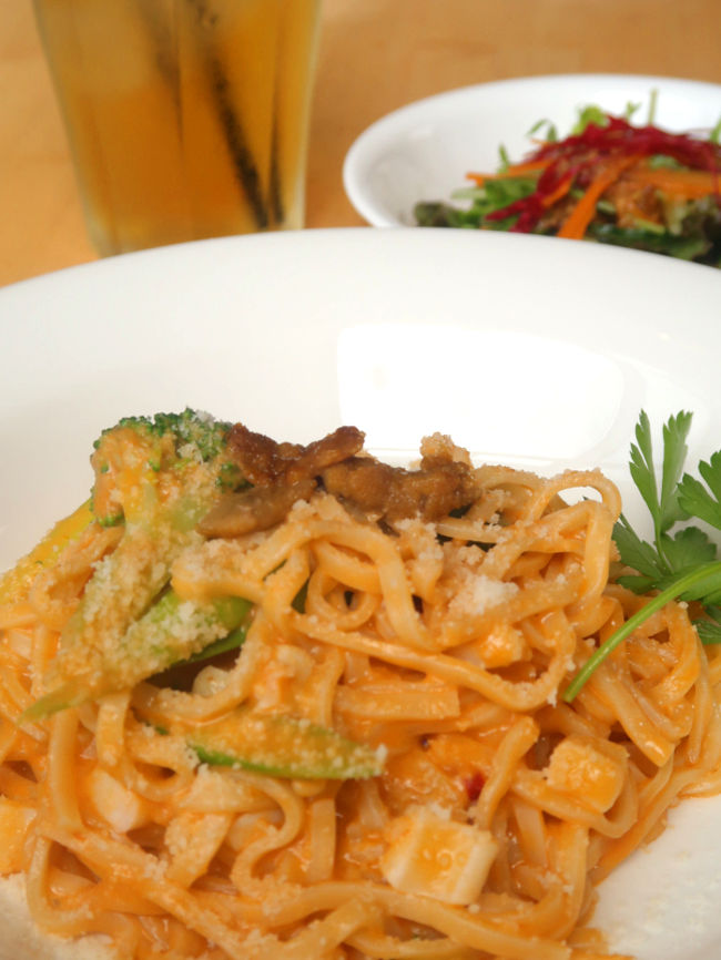 うにのトマトクリームパスタ（サラダ付）