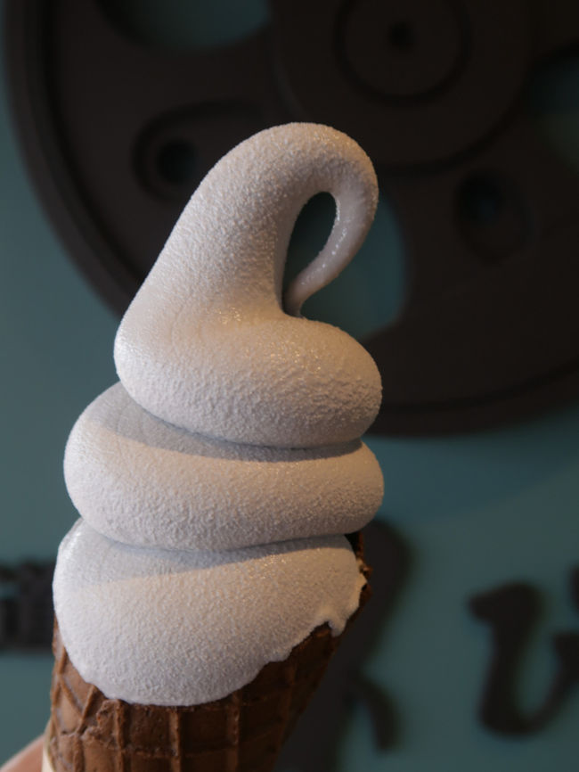 もくもくＤ５１ソフト<br />もくもくと煙を出しながら走る蒸気機関車をイメージした灰色のソフトクリームです。<br />見た目と違い牛乳のコクと甘さ控えめでさっぱりしていて美味しいです。<br />