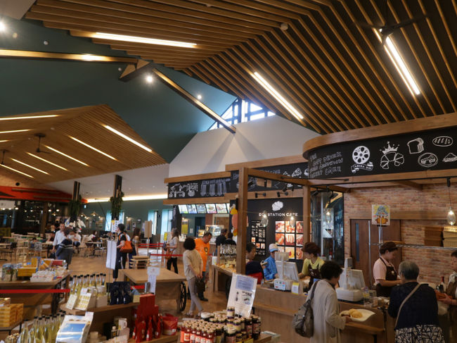 焼き立てベーカリーコーナー、テイクアウトコーナーもあり、「Ｄ51カフェ」で頂けます。