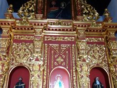 修道院の祭壇は、かなり鮮やかなものでした。