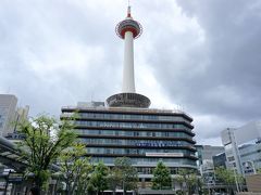 京都駅に到着。
昔から頻繁に京都に来ていた私にとって、
タワーといえば京都タワーなわけですよ。
（でも登ったことはない。）