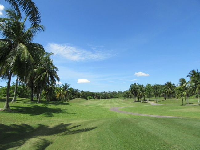 KHAO KHEOW Contry Club<br />晴天、ヤヤ風あり良好。<br />暑さにも慣れてきたが、日傘が大いに役に立ってる。