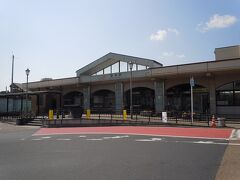 岐阜県の恵那駅に到着。宿の送迎バスの時間まで１時間余あります。