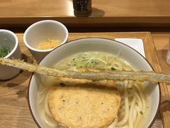 福岡空港 3F やりうどん

福岡グルメ 、まずは、うどんl 午前中ですから(^｡^)

ごぼうが飛び出して あごだしスープ 美味しかった
