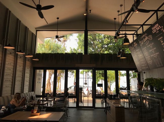 吹き抜けで雰囲気も良く居心地が良いです。