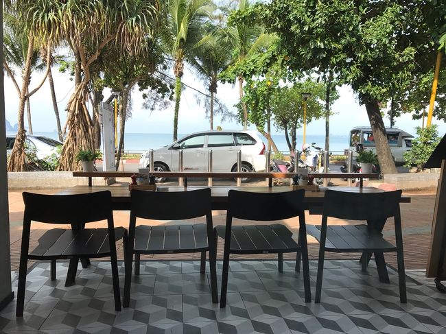 テラス席もあり、本当はここに座りたかったのですが主人が暑いので嫌だと即却下され諦め。