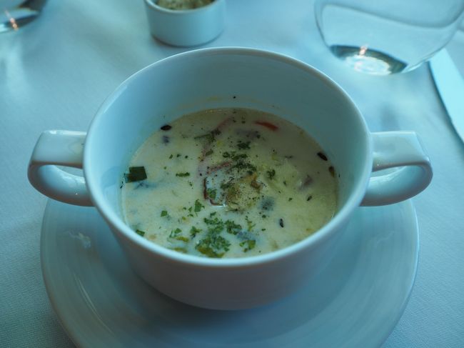 キノコのスープもウマし。あまり量が多過ぎないのも良いです。