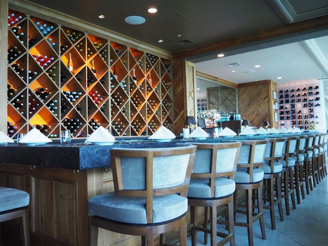 お店の雰囲気を写真に収めたかったのですが、他のお客さんもいてなかなか撮ることができず、カウンター席の雰囲気だけご紹介…