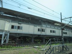 通過の高尾駅では京王高尾線の駅が見えました。