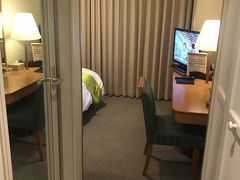 ホテル探しを始めた時、なんだか空きが少ない。なんかイベントあるな、これは。
と思ったらMr.Childrenのライブがある日でした…
なのでお初のホテル、東京第一ホテル錦になりました。