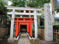 八芳園の隣にある古地老稲荷神社に参拝してから、