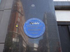 HMVも歴史的建造物になりました。閉店しています。レコードやCDの時代ではなくなったのです。変化がはげしいですね。
