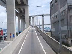 釜山港大橋をわたります